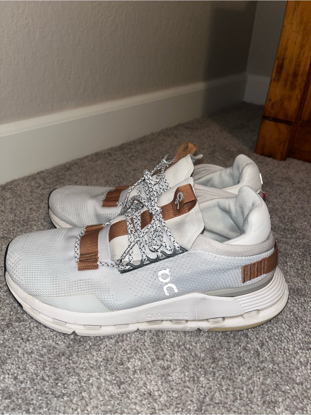 On CloudTec Lightweight White and Tan Sneakers (rare color)